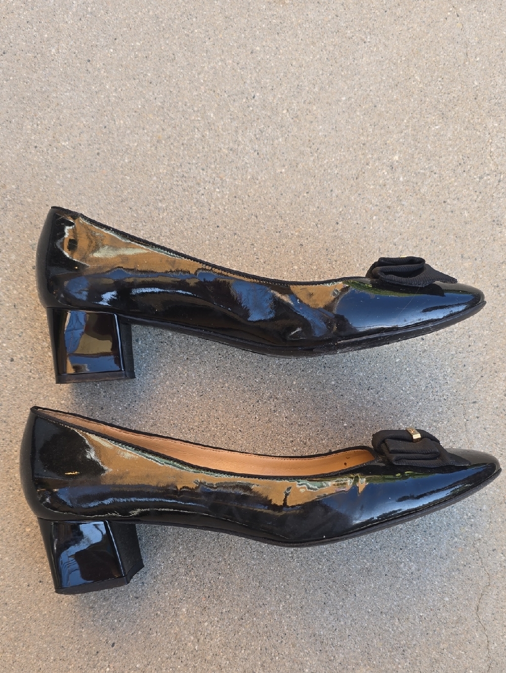 Salvatore Ferragamo Black Patent Vara Bow Block Heels Size 9 - Picture 3 of 13